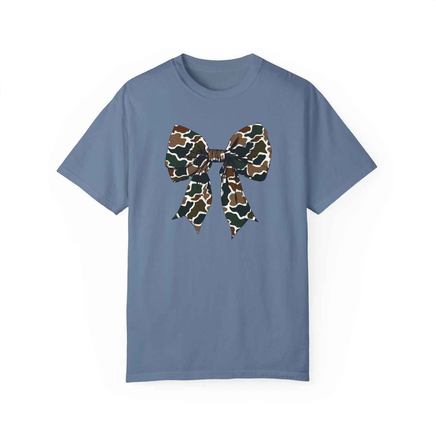 Camo Bow Unisex T-Shirt - Trendy Garment-Dyed Tee