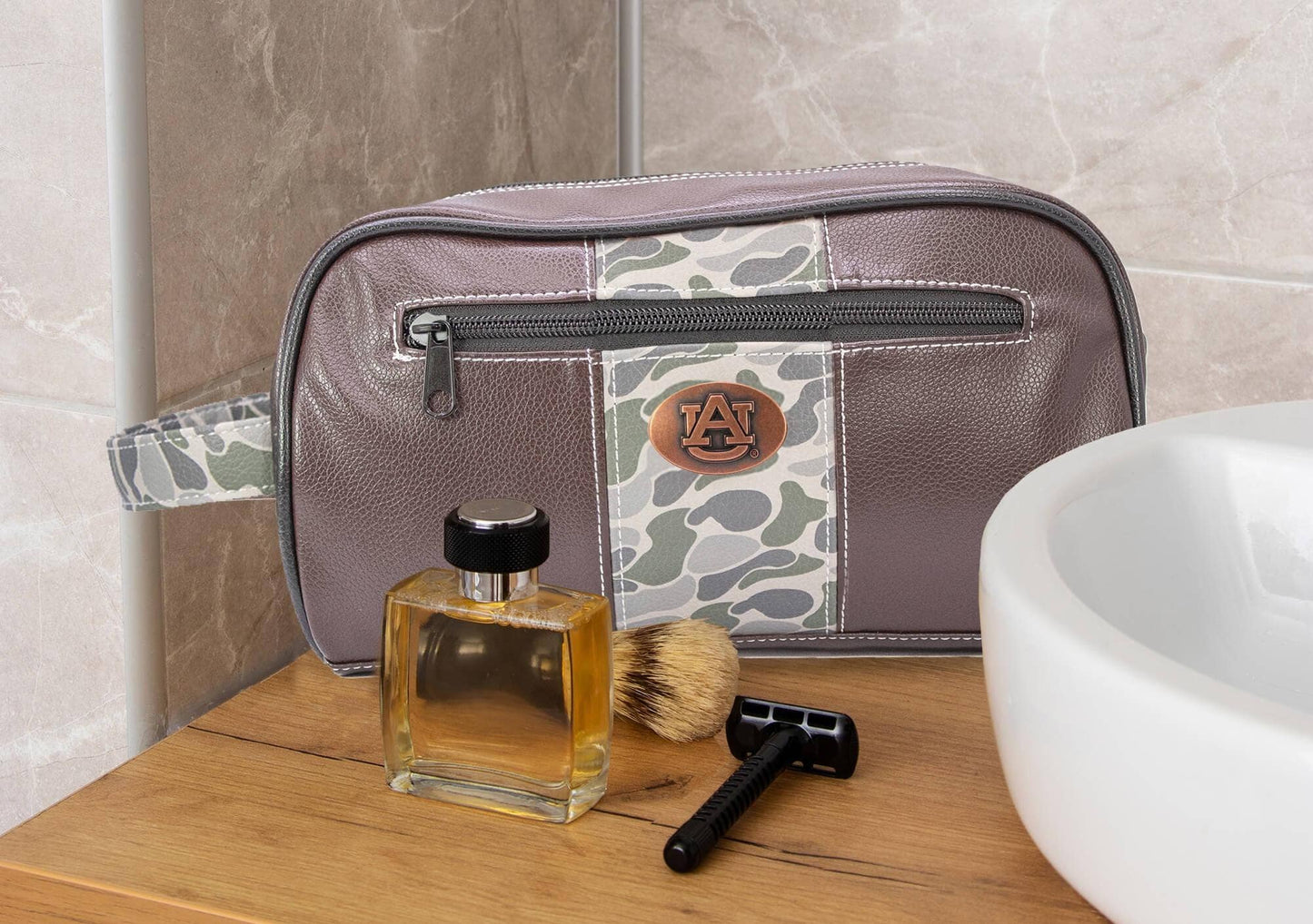 Auburn Tigers Men's Camo Dopp Kit.