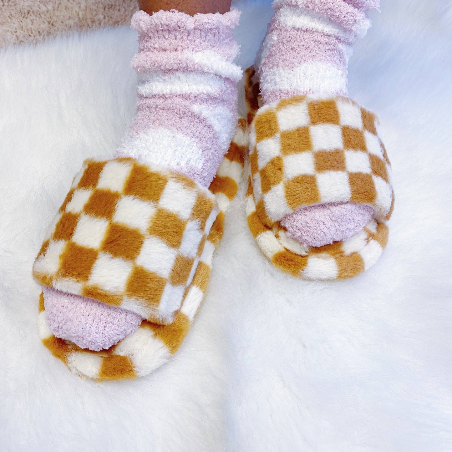 Luxe Lounge Checker Cozy Slipper
