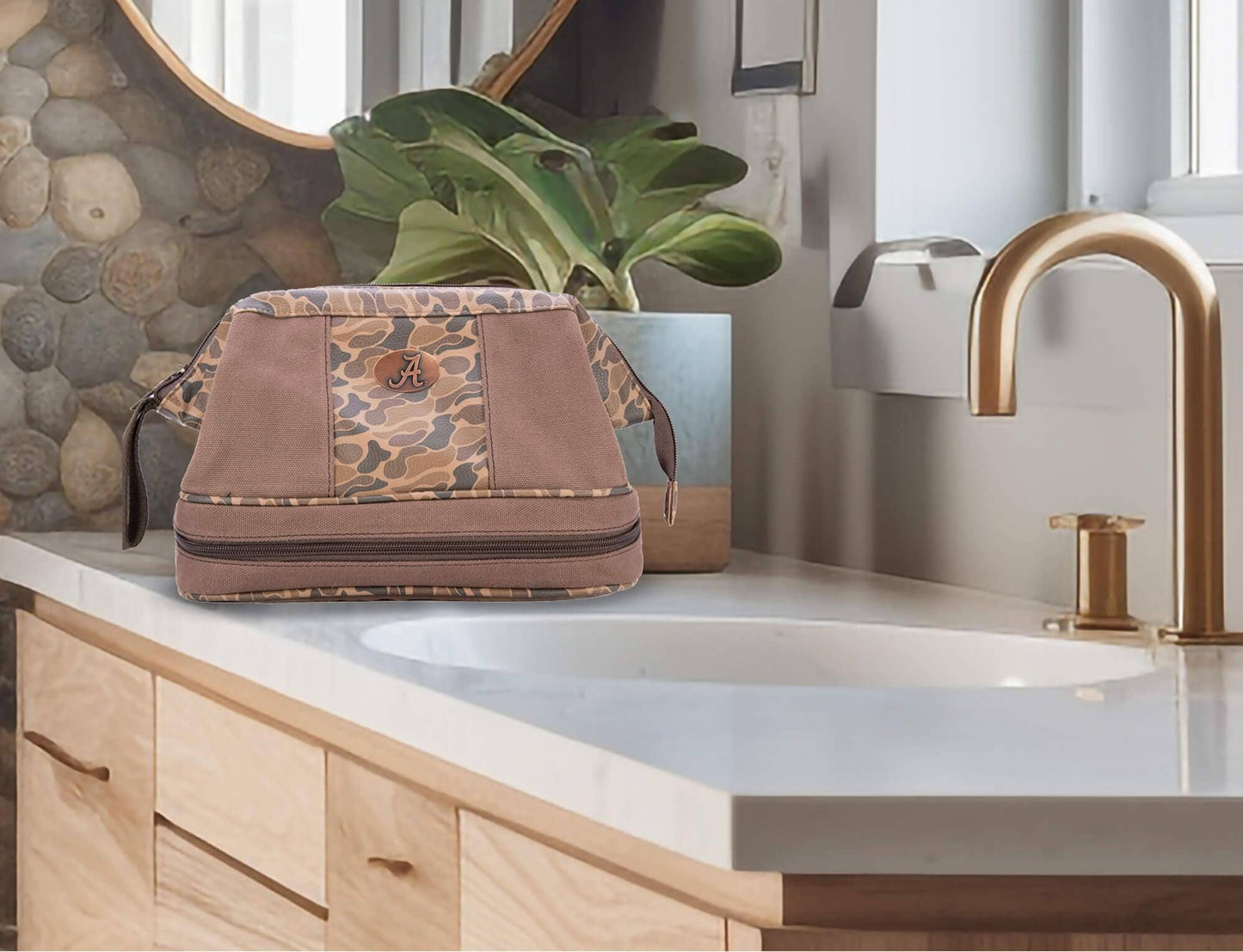 Alabama Crimson Tide Camo Canvas Toiletry Bag.