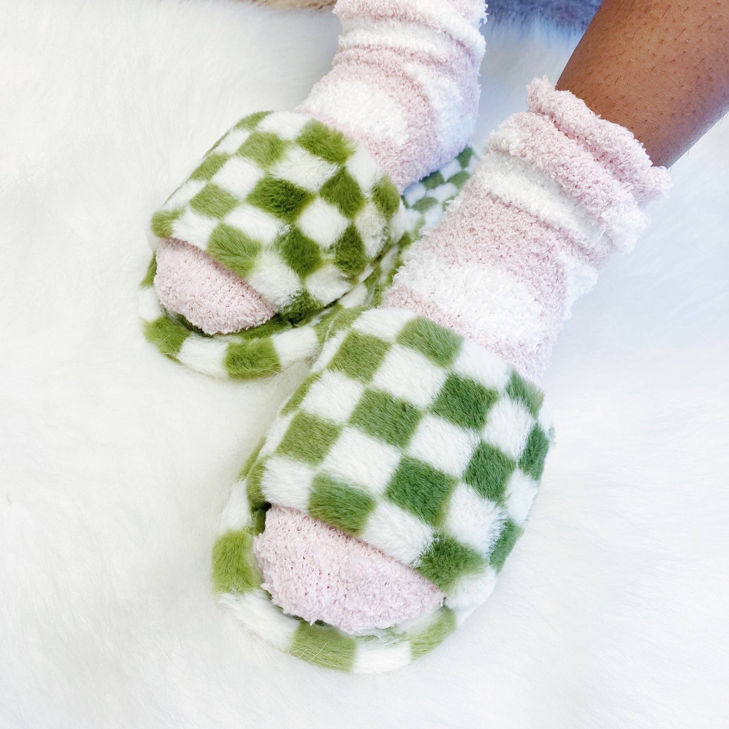 Luxe Lounge Checker Cozy Slipper