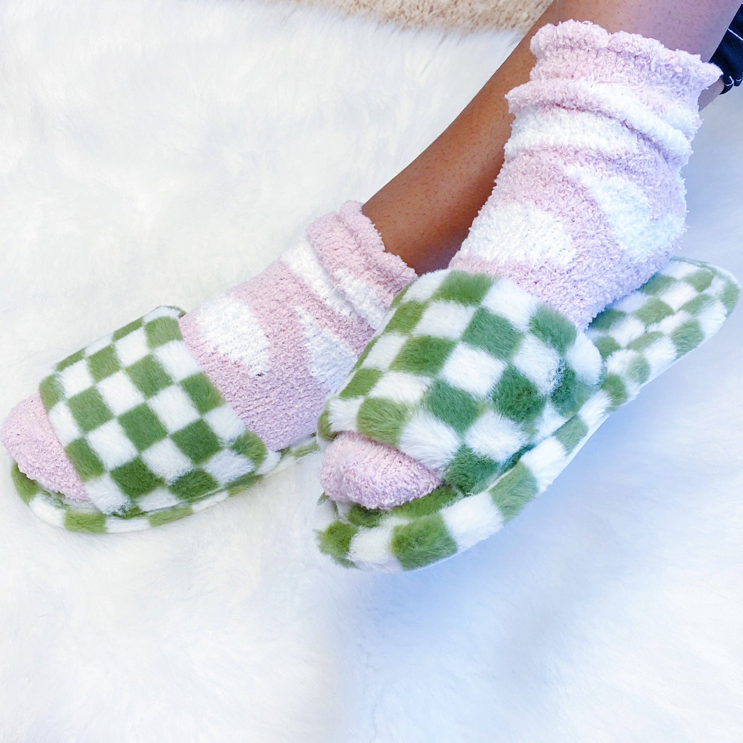 Luxe Lounge Checker Cozy Slipper